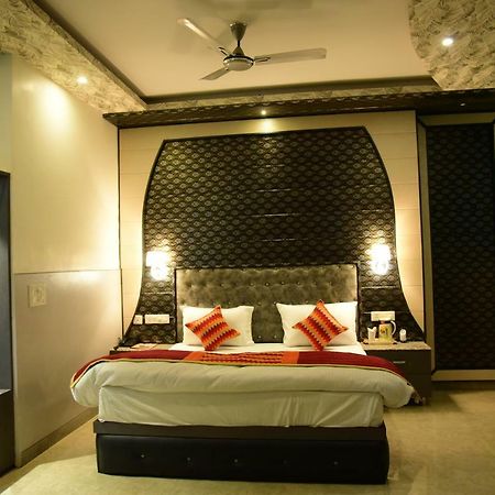 The Park Presidency Hotel Bareilly Exteriör bild