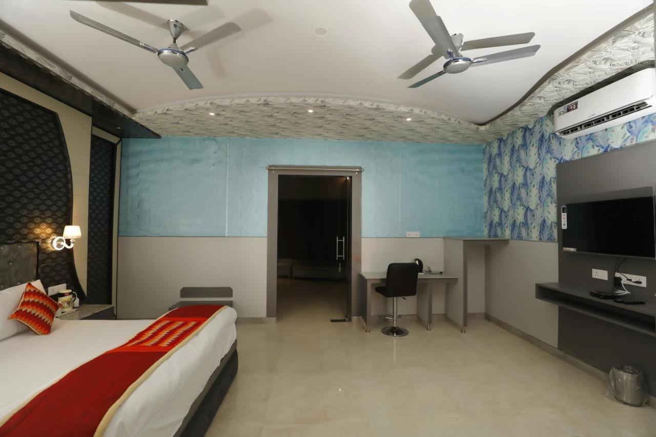 The Park Presidency Hotel Bareilly Exteriör bild