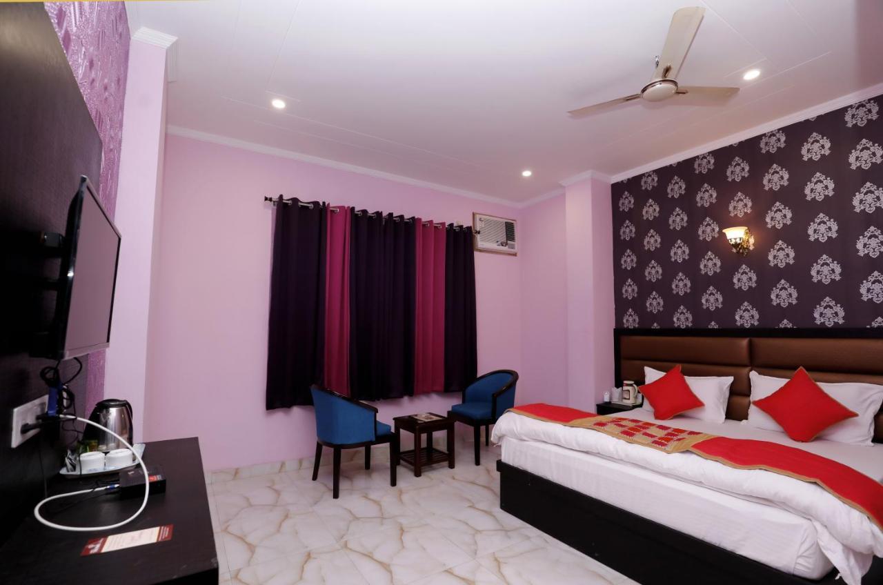 The Park Presidency Hotel Bareilly Exteriör bild