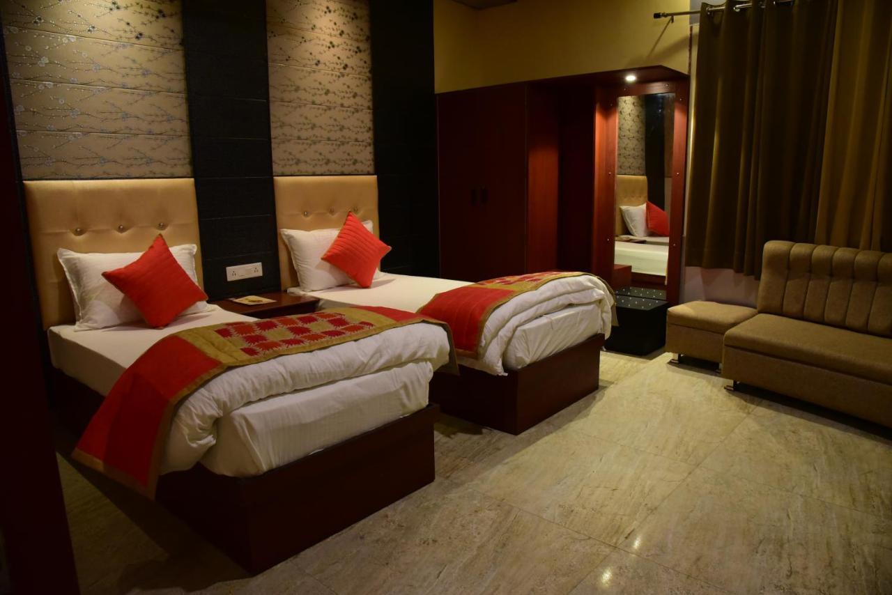 The Park Presidency Hotel Bareilly Exteriör bild