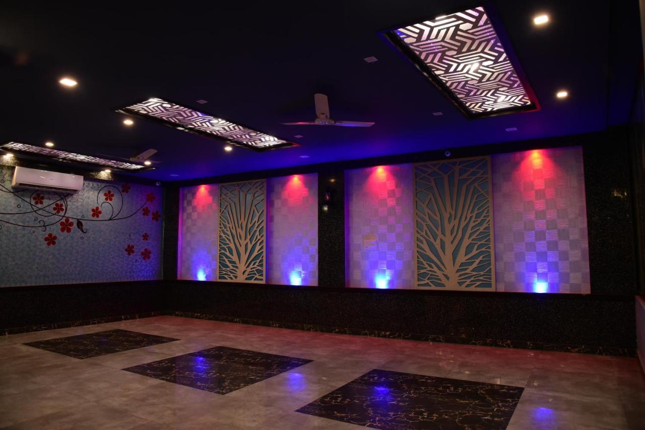 The Park Presidency Hotel Bareilly Exteriör bild