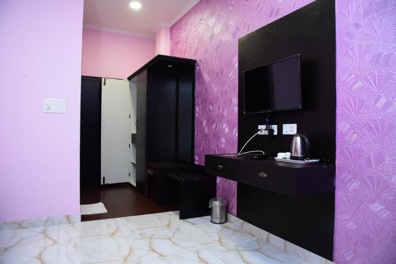The Park Presidency Hotel Bareilly Exteriör bild