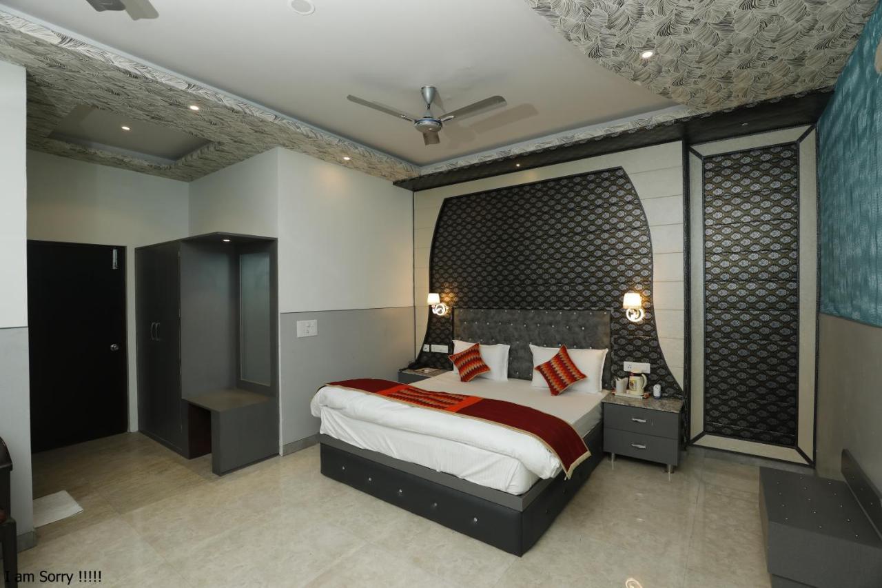 The Park Presidency Hotel Bareilly Exteriör bild