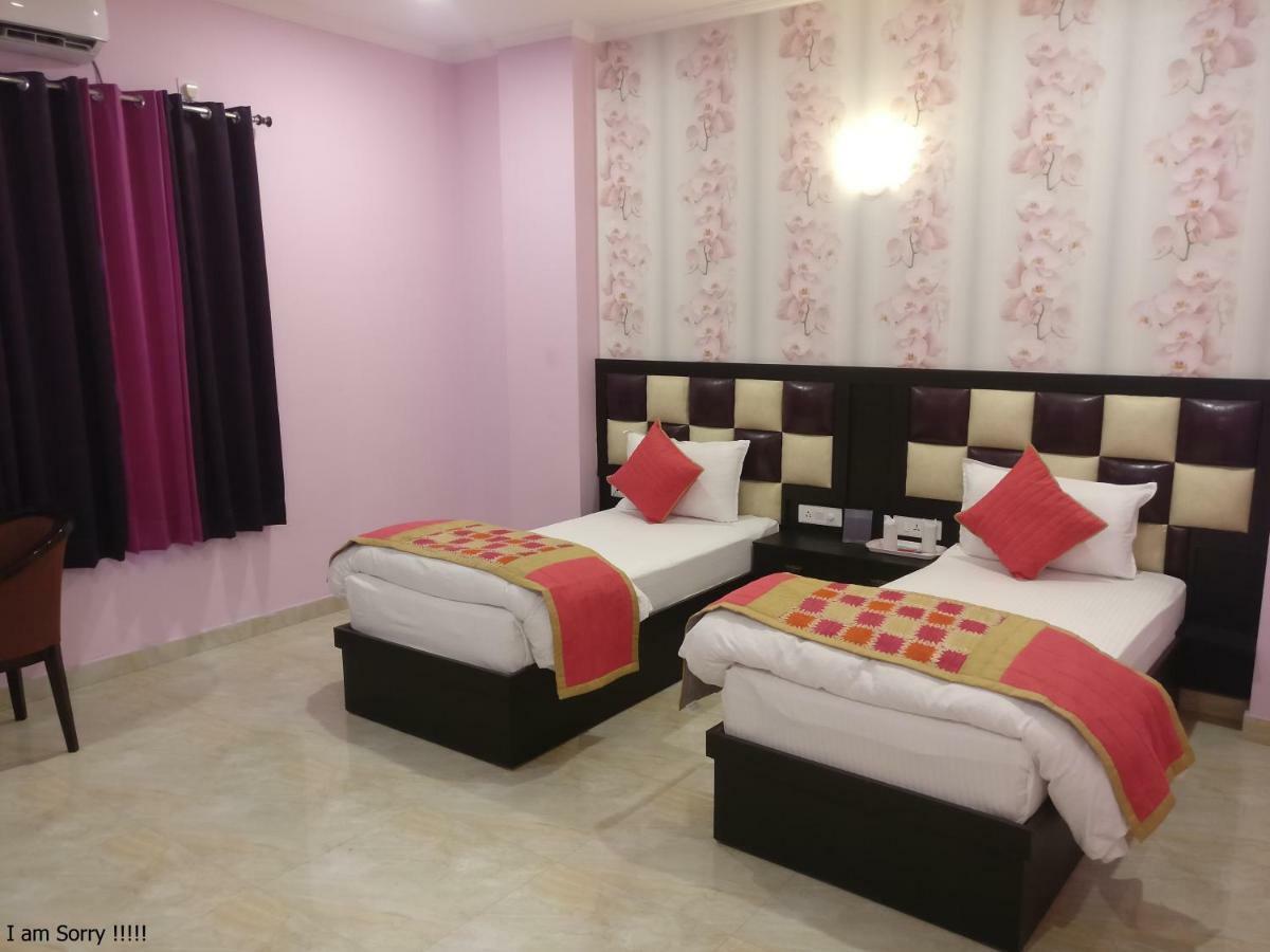 The Park Presidency Hotel Bareilly Exteriör bild