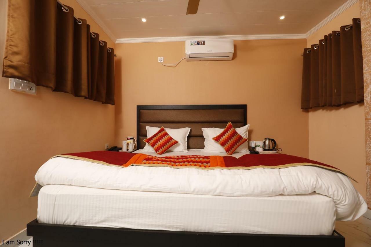 The Park Presidency Hotel Bareilly Exteriör bild