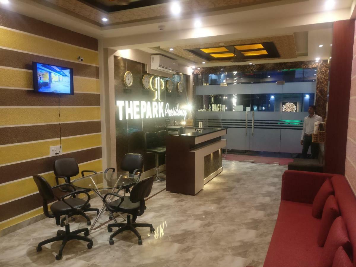 The Park Presidency Hotel Bareilly Exteriör bild