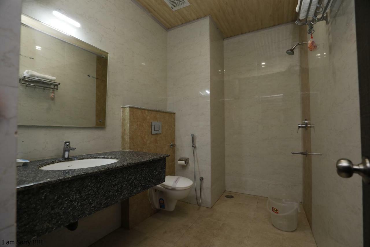 The Park Presidency Hotel Bareilly Exteriör bild