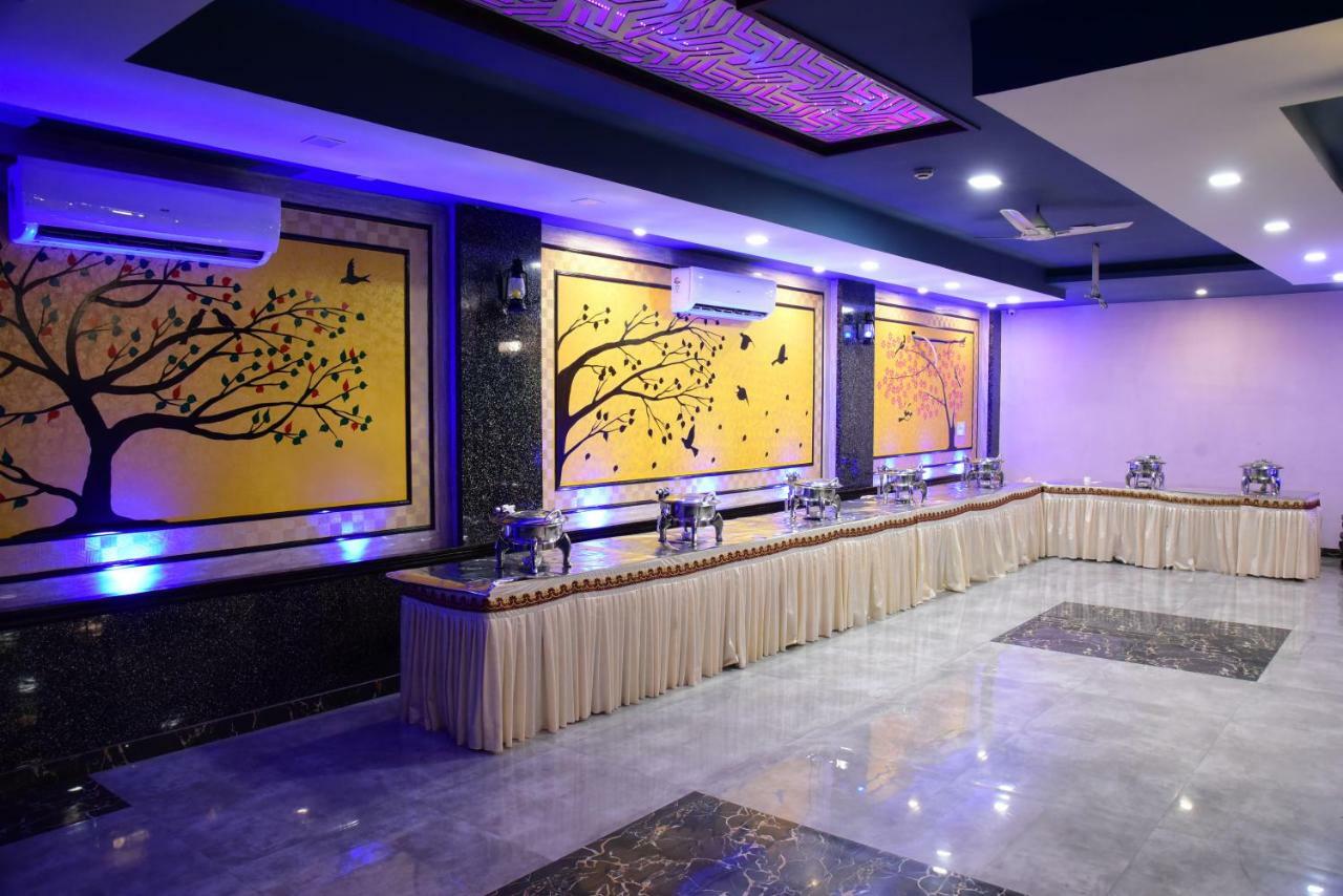 The Park Presidency Hotel Bareilly Exteriör bild