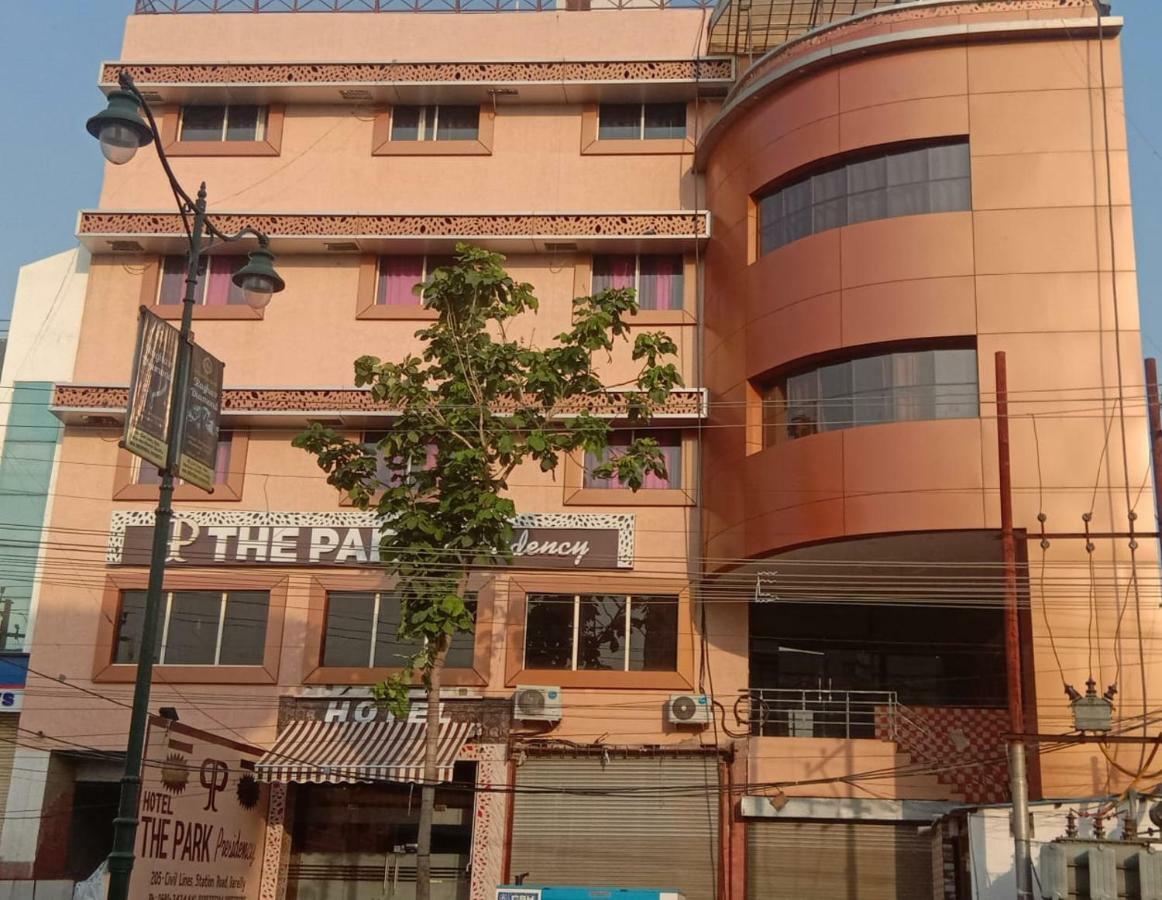 The Park Presidency Hotel Bareilly Exteriör bild
