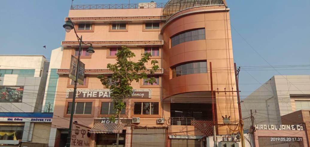 The Park Presidency Hotel Bareilly Exteriör bild